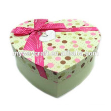 Bunte gefleckte geformte kundenspezifische Geschenkpapierkasten mit rosa Bowknot